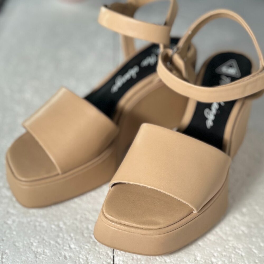 Gianni Bini SZ9 NWOT The Change Tan Leather Wedge Sandals Boho 70 Retro Recycled - Picture 6 of 9